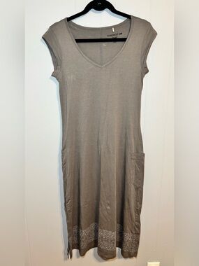 Toad&Co Taupe V-Neck Cap Sleeve Dress with Pocket and Hem Detail